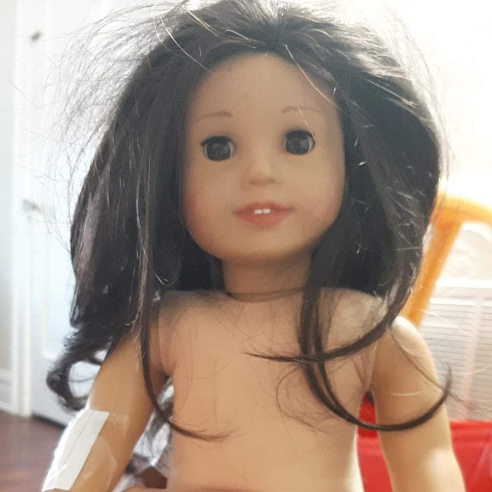 Various American girl dolls with minor tlc
